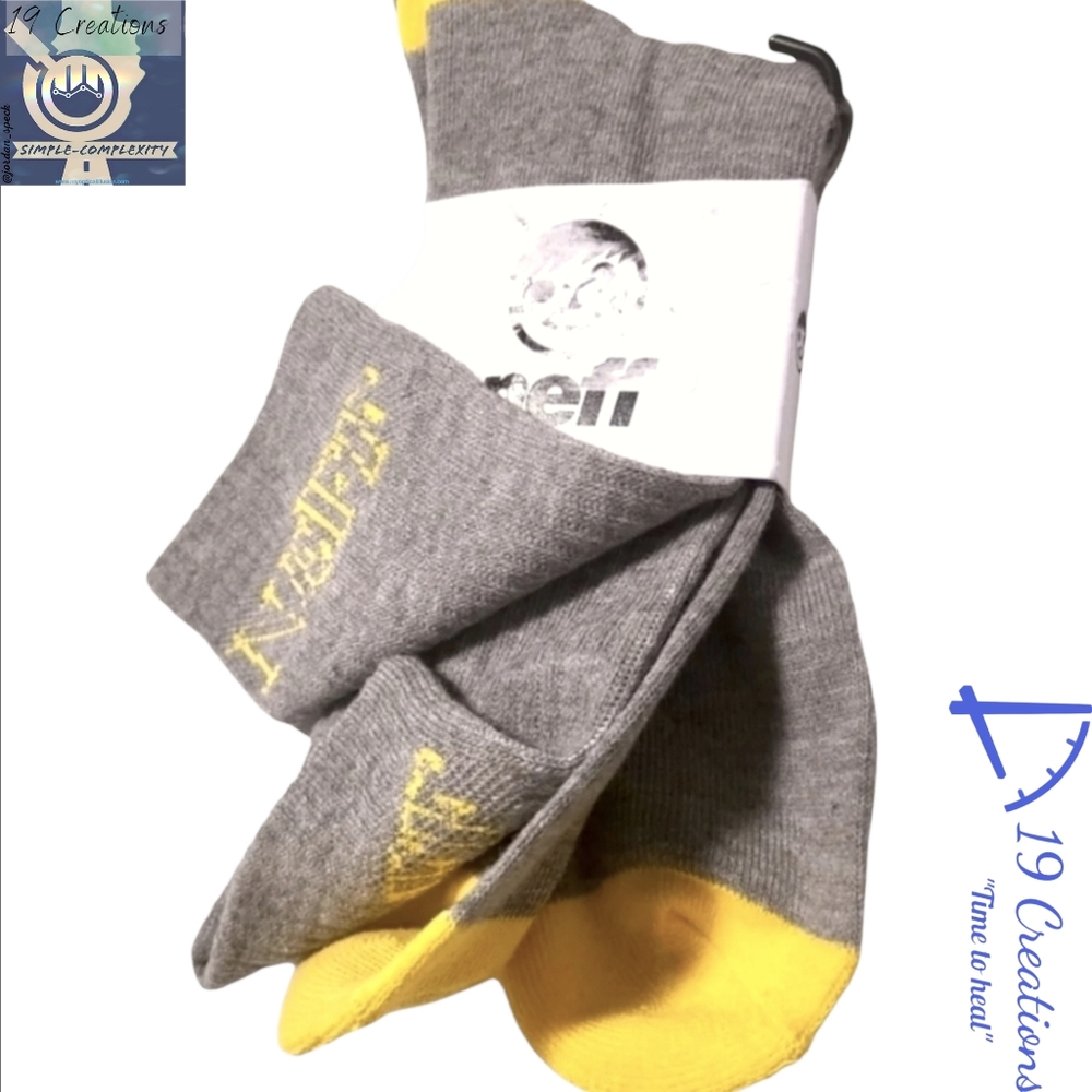 (NWT) NEFF Crew height socks Grey/Yel Size- Large